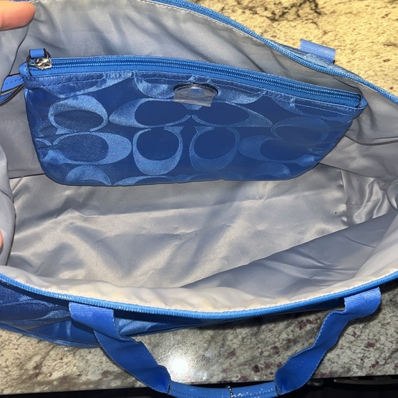 Coach Tote Bag w Attached Coin Purse - Picture 4 of 6